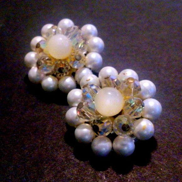 Vintage Faux Pearl AB Bead Cluster Clip Earrings - Picture 2 of 4